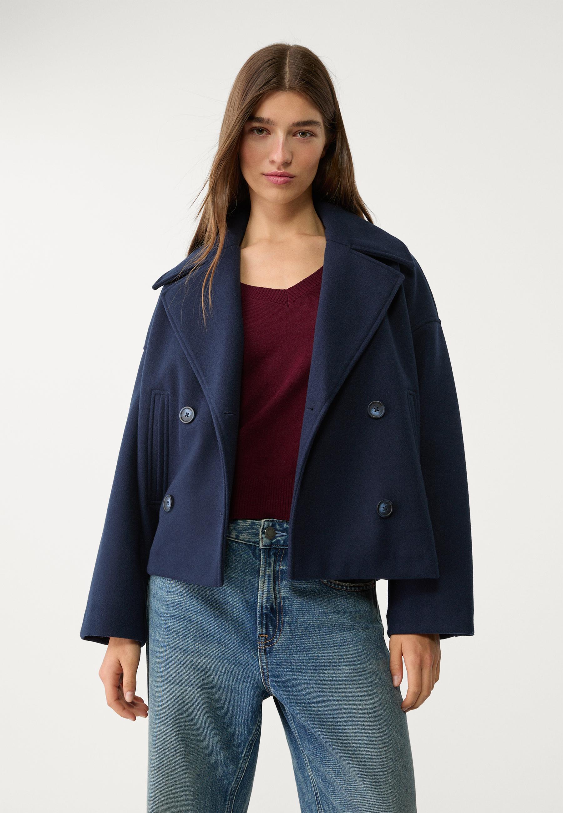 Boxy cropped double-breasted blazer in navy with notched lapels and button detail