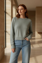 Grey cropped knit cardigan with round neck, button-front and ribbed cuffs