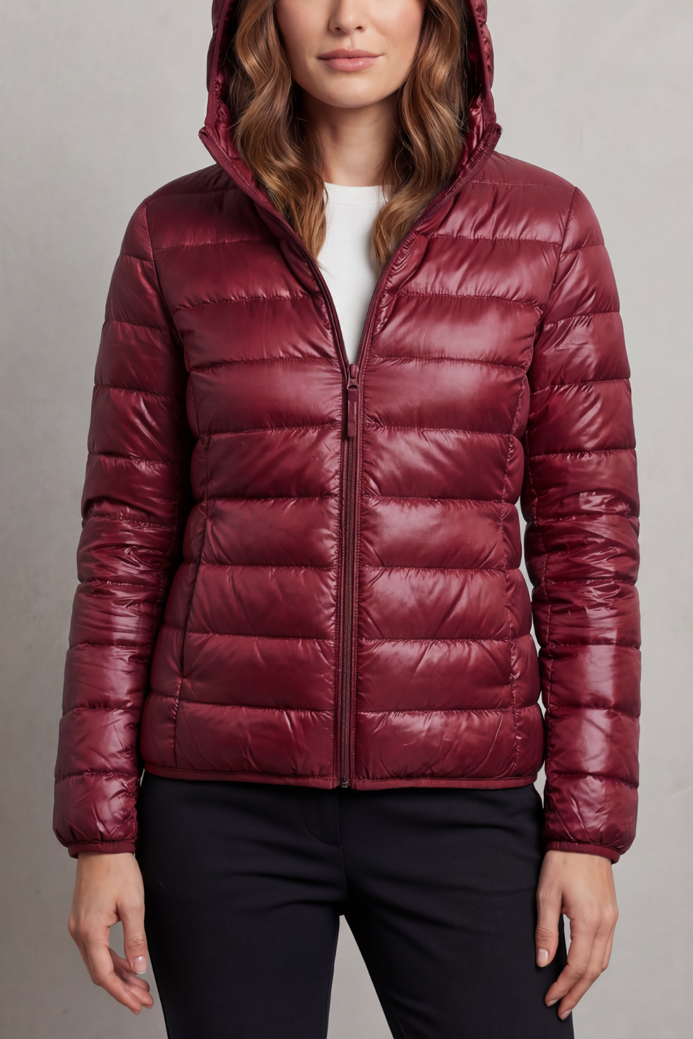 Women’s hooded puffer jacket in wine red, full-zip with elastic cuffs