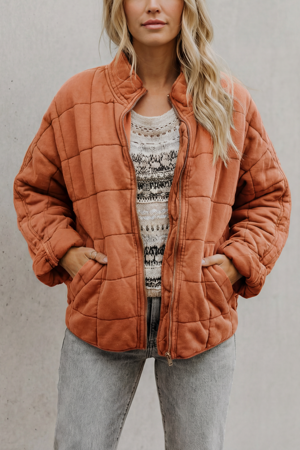 Quilted women’s zip-up jacket in terracotta, stand collar, long sleeves, front pockets