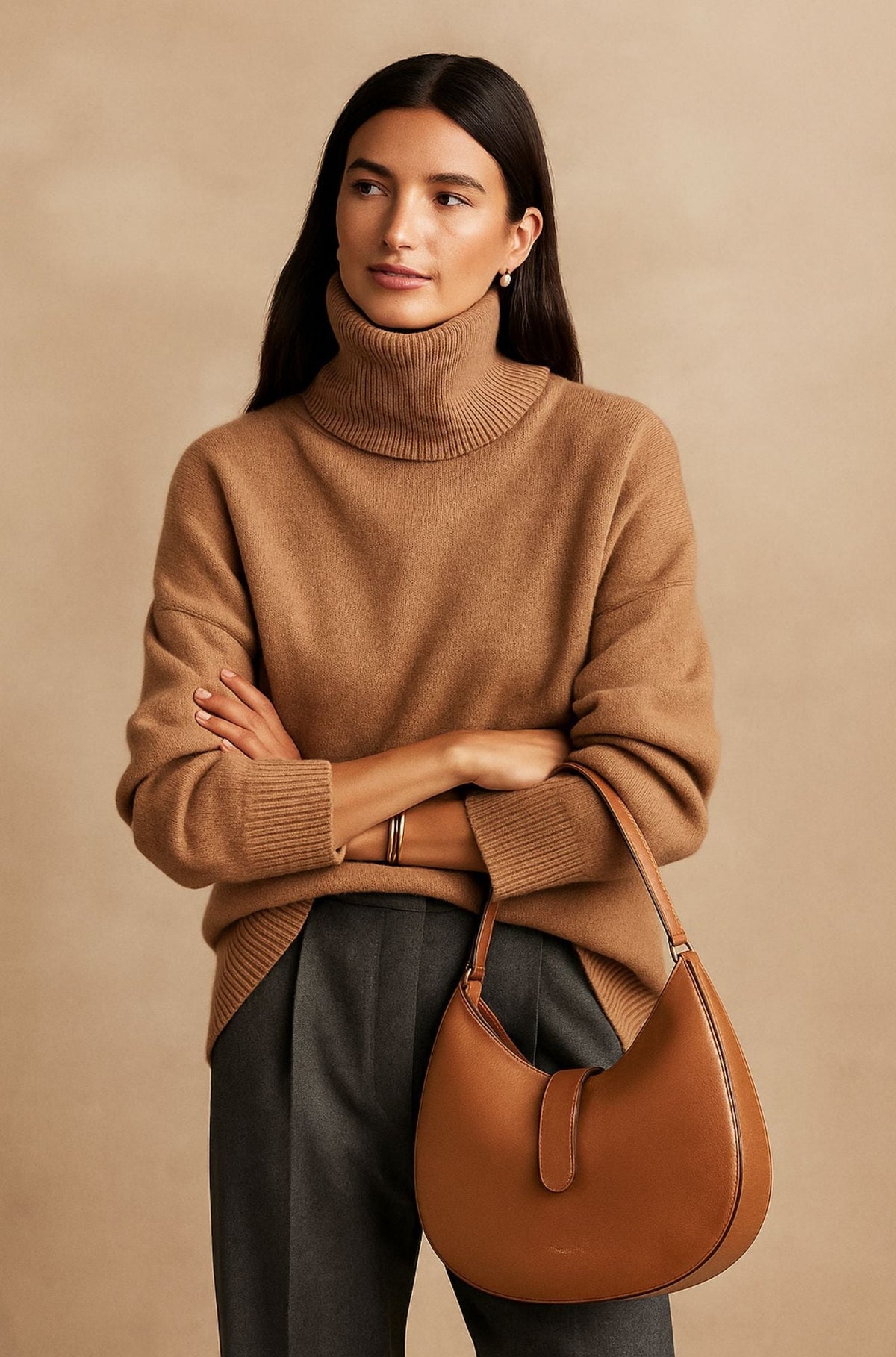 Women’s camel cashmere turtleneck sweater with ribbed collar and cuffs