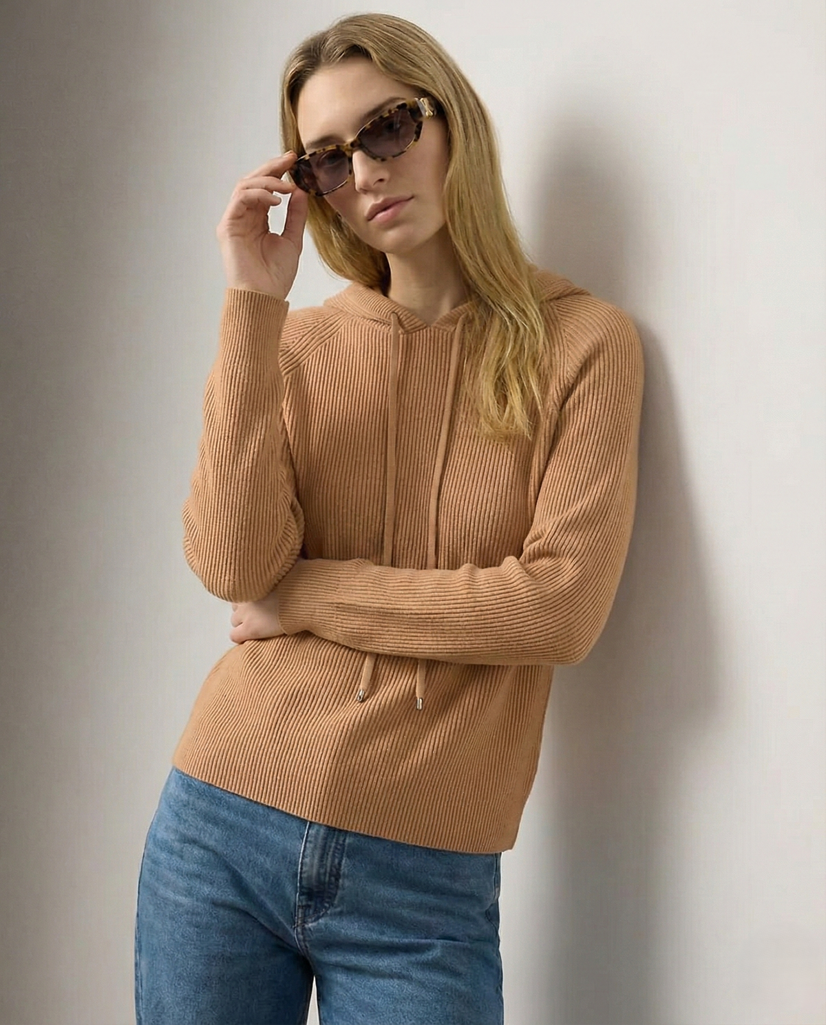 Women’s zip-front hoodie with hood, ribbed knit, camel brown