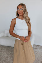 White fitted tank top with round neckline, front view