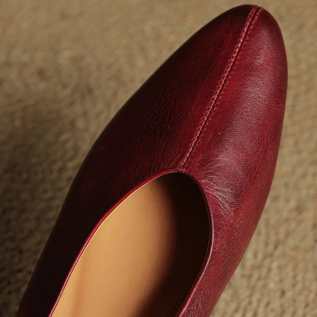 Wine red genuine leather pointed-toe flat shoe with side seam and smooth finish