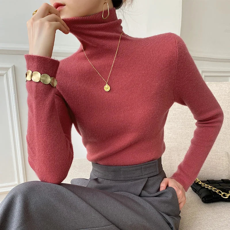 Burgundy cashmere turtleneck sweater with ribbed knit and long sleeves