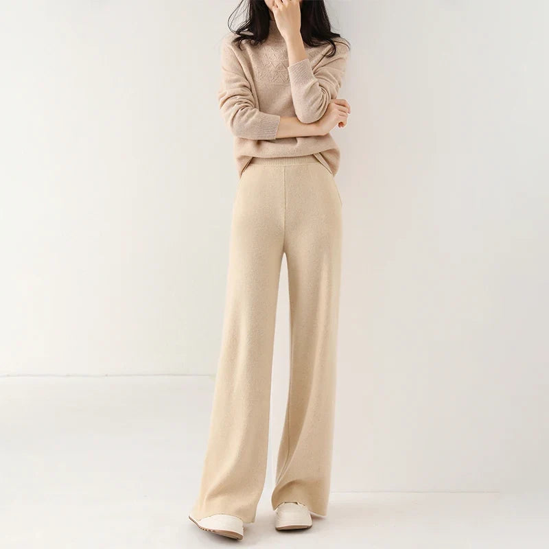 Women’s wide-leg knit pants in cream, full-length look with wide leg silhouette