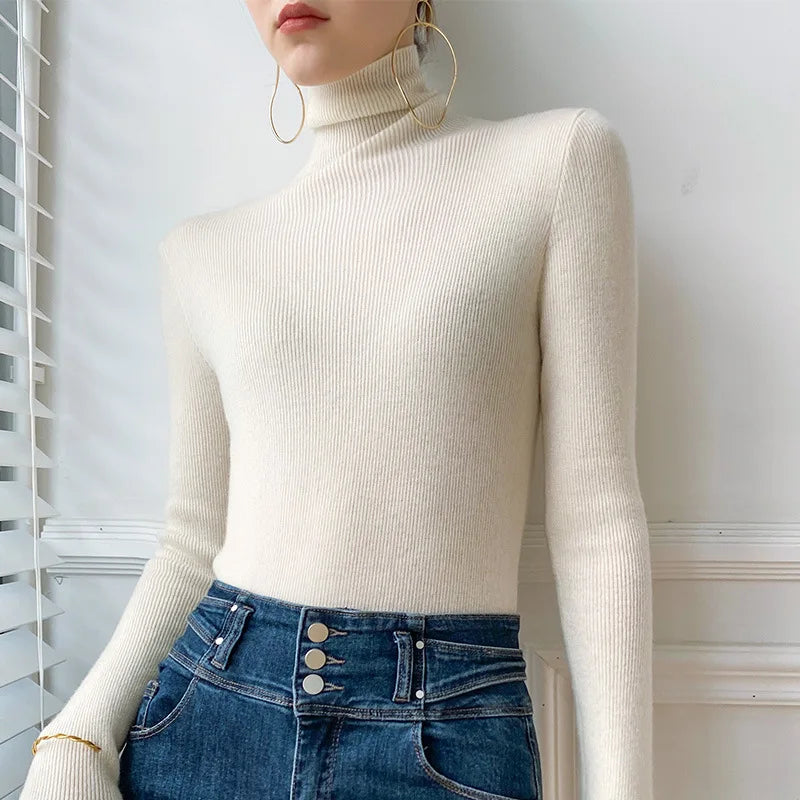 Ivory cashmere turtleneck sweater with ribbed knit and long sleeves