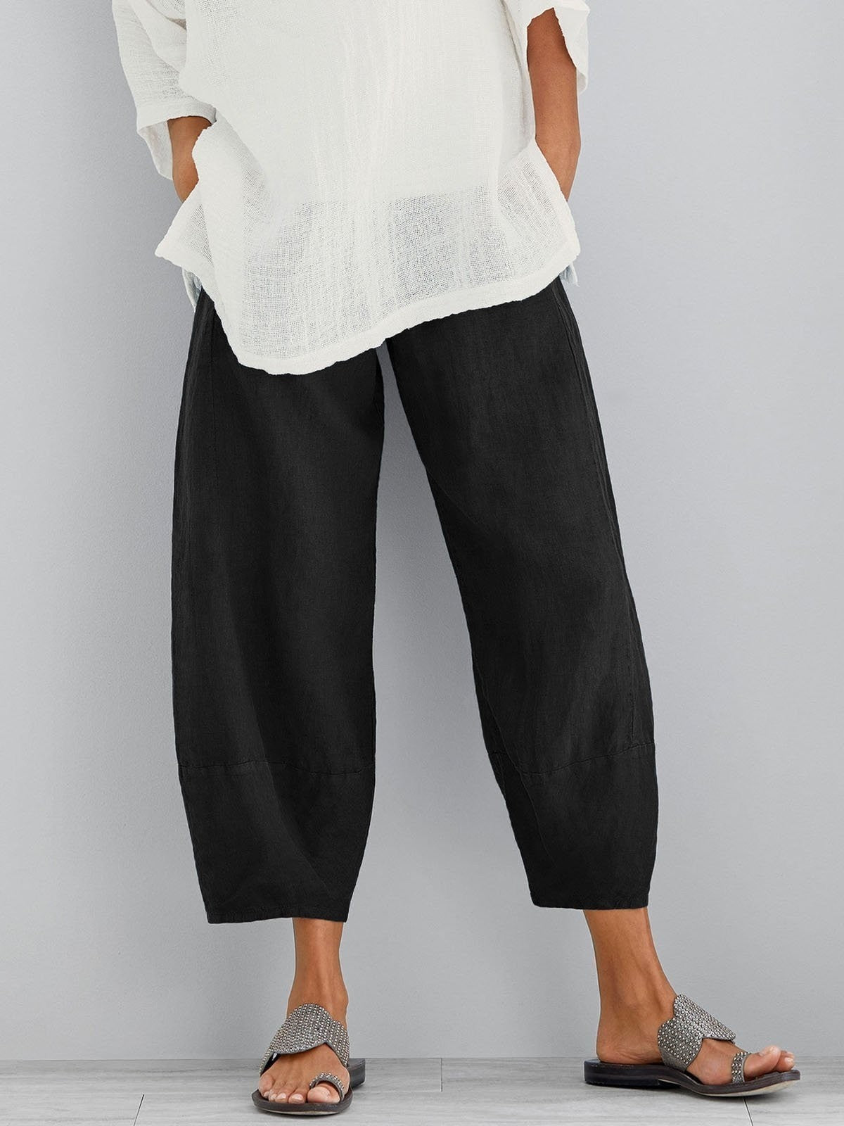 Women's loose cotton cropped pants in black, relaxed wide-leg cropped fit