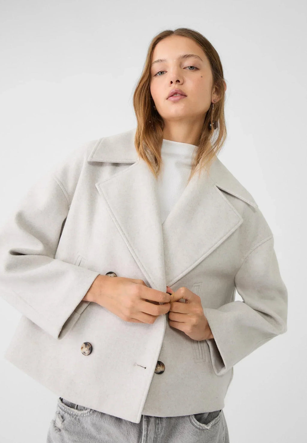 Boxy cropped double-breasted blazer in off-white with notched lapels and buttons