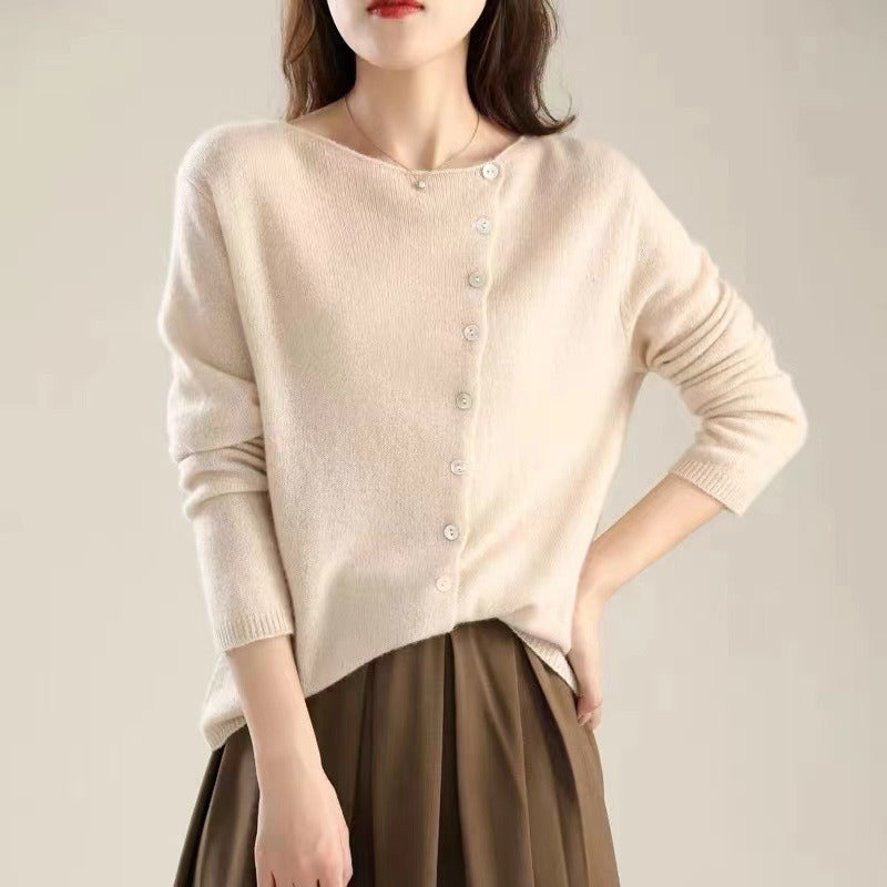 Cream knit sweater with V-neck and front button placket, three-quarter sleeves